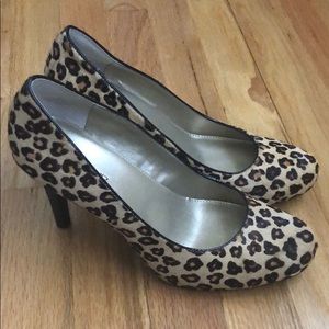 Bandolino cheetah heels / pumps